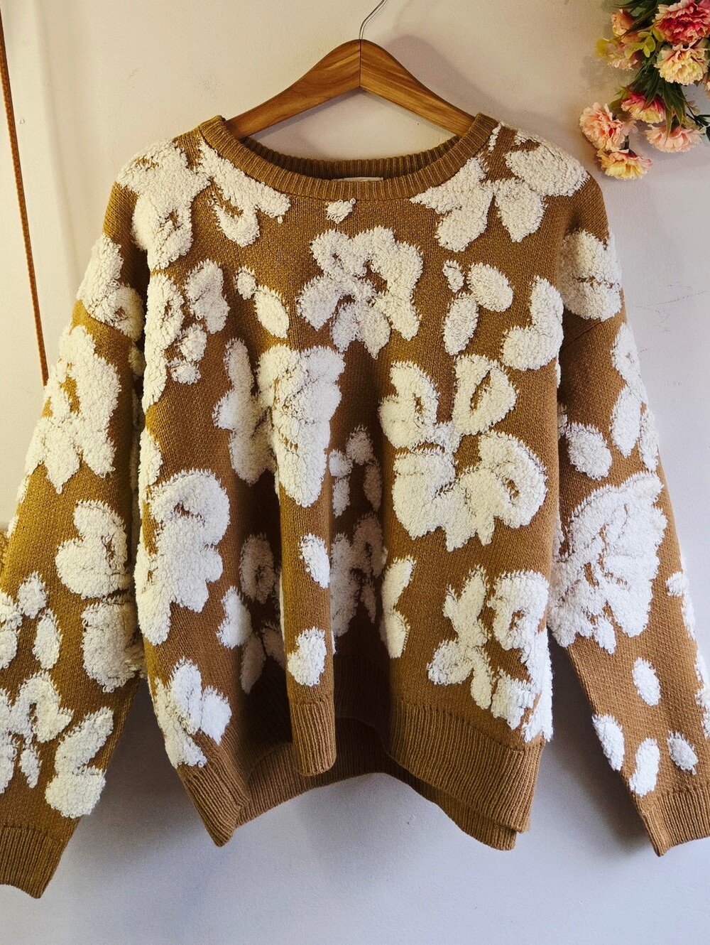 Floral Textured Crewneck Sweater - Camel & Cream